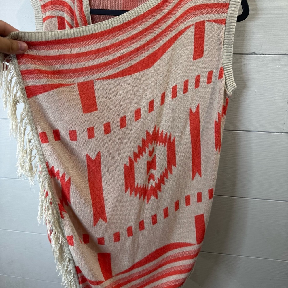 Umgee Coral and Cream Patterned Aztec Vest With Fringe Size M/L - Picture 6 of 8